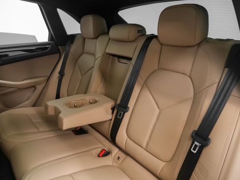 Certified 2025 Porsche Macan image 35