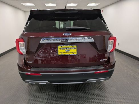 Used 2022 Ford Explorer XLT w/ Equipment Group 202A image 5