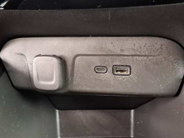Used 2025 Chevrolet Trax LT FWD image 24