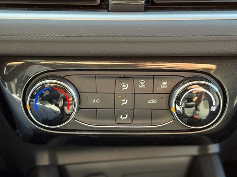 Used 2025 Chevrolet TrailBlazer LT AWD/4WD image 26