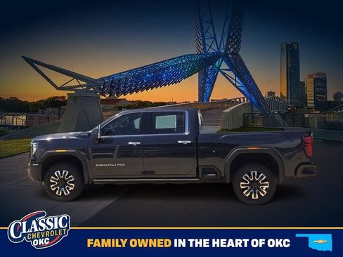 Used 2024 GMC Sierra 3500 Denali Ultimate AWD/4WD image 4