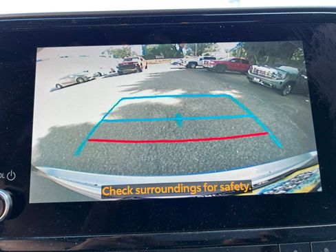 Used 2023 Toyota Highlander XLE FWD image 22