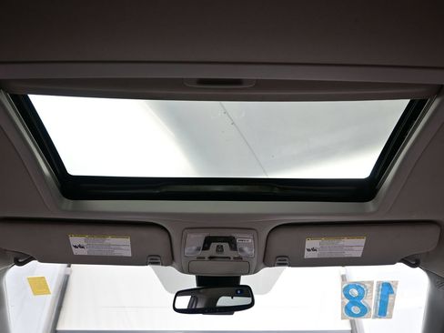 Used 2018 Toyota Sienna XLE Premium w/ Carpet Mat Package FWD image 22
