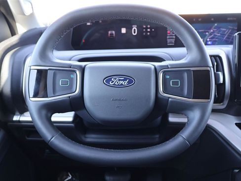 Certified 2025 Ford Expedition Active image 19