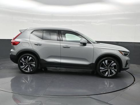 Used 2024 Volvo XC40 B5 Plus AWD/4WD image 7