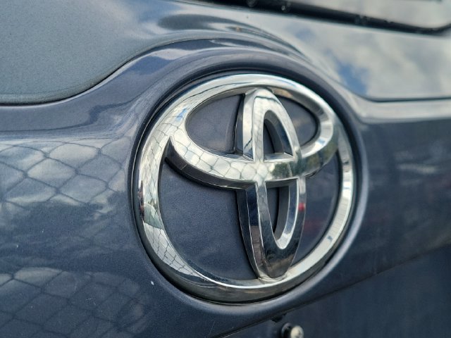Used 2018 Toyota Highlander LE FWD image 5