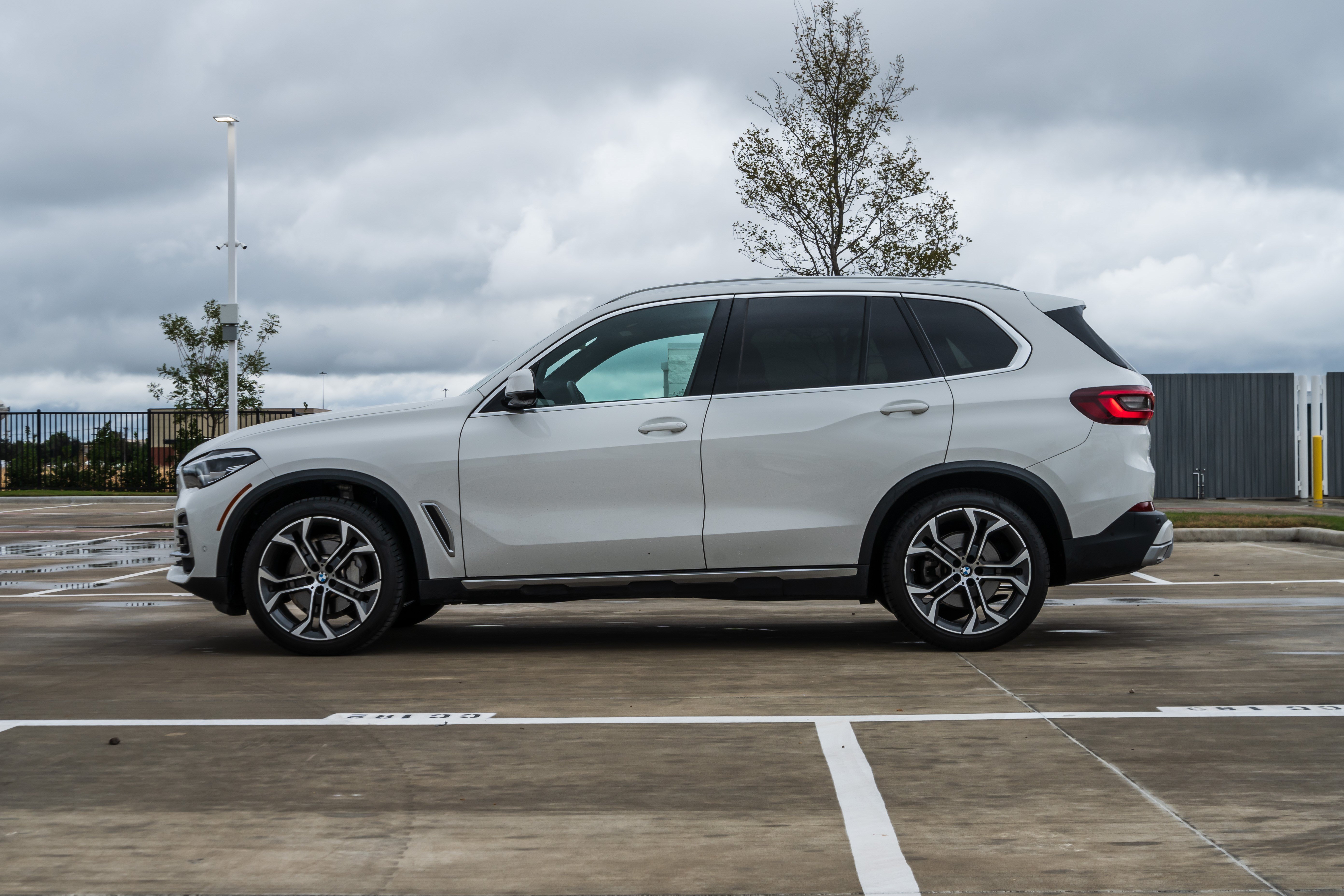 Used 2023 BMW X5 xDrive40i w/ Parking Assistance Package AWD/4WD image 6