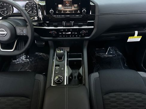New 2025 Nissan Pathfinder SV image 4