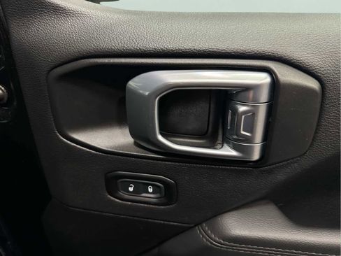 Used 2021 Jeep Wrangler Unlimited Sahara image 29