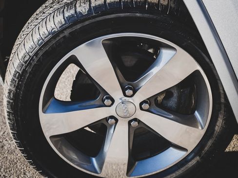 Used 2015 Jeep Grand Cherokee Overland image 30