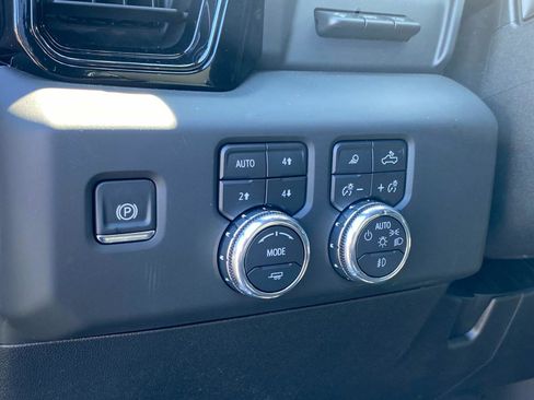 Used 2025 GMC Sierra 2500 AT4X w/ AT4X AEV Edition image 26