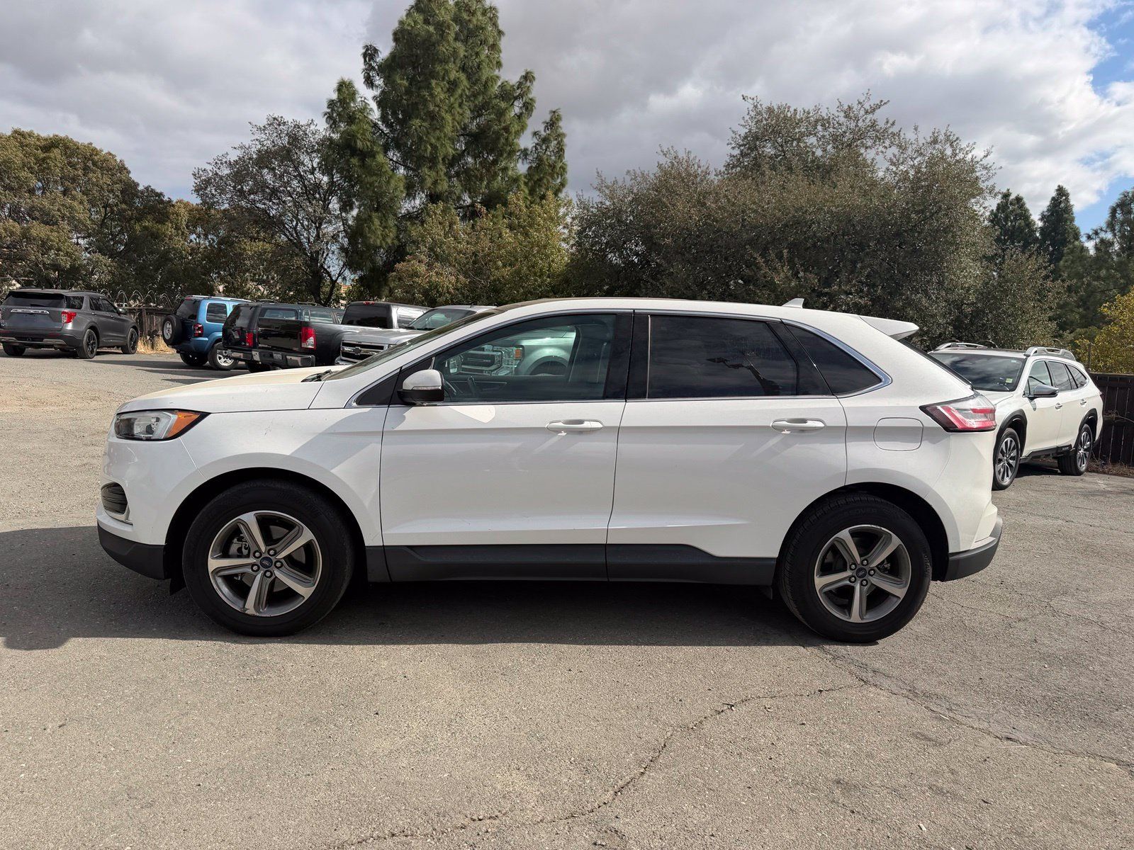 Used 2020 Ford Edge SEL w/ Convenience Package FWD image 2