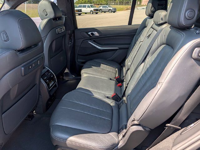 Used 2022 BMW X7 xDrive40i w/ M Sport Package AWD/4WD image 24