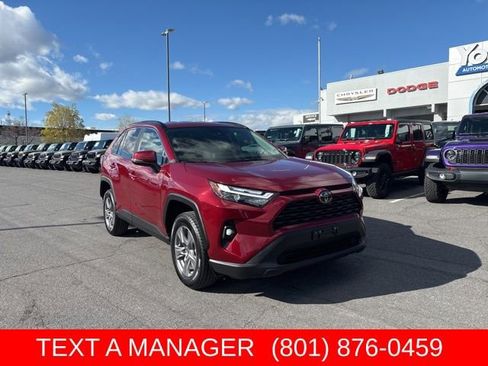 Used 2025 Toyota RAV4 XLE AWD/4WD image 2