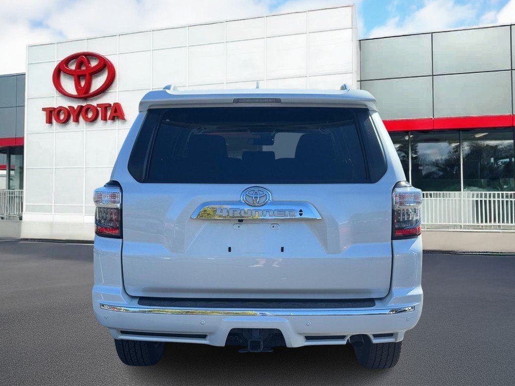 Used 2024 Toyota 4Runner Limited AWD/4WD image 5