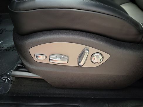Certified 2026 Porsche Macan AWD/4WD image 4