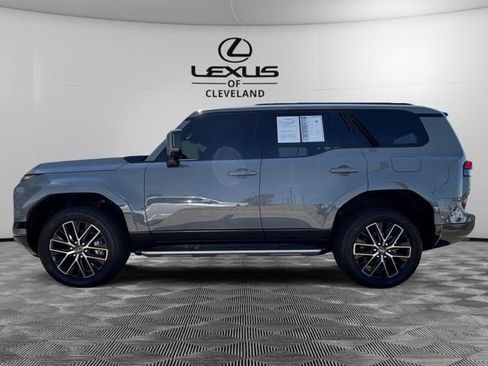 Used 2025 Lexus GX 550 w/ Accessory Package (2T) AWD/4WD image 3