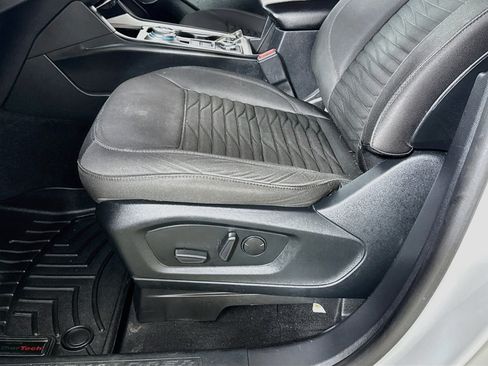 Used 2020 Ford Explorer XLT w/ Comfort Package AWD/4WD image 20