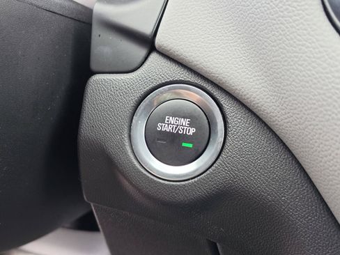 Used 2024 Chevrolet Equinox LT FWD image 33