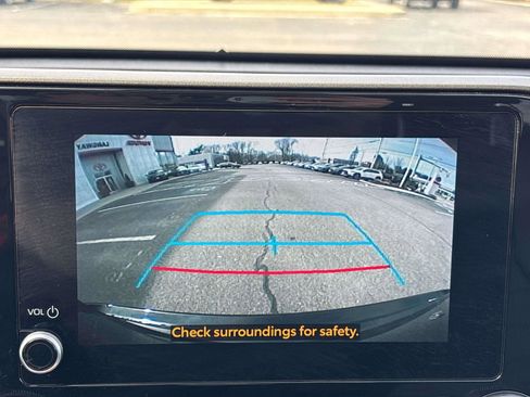 Used 2023 Toyota Highlander XLE image 24