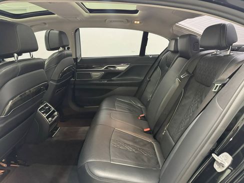 Used 2022 BMW 740i w/ Premium Package RWD image 15