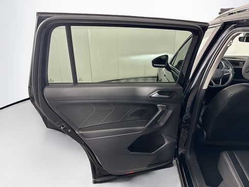 Used 2024 Volkswagen Tiguan SE FWD image 24