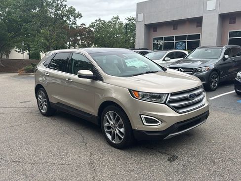 Used 2018 Ford Edge Titanium w/ Equipment Group 302A FWD image 3
