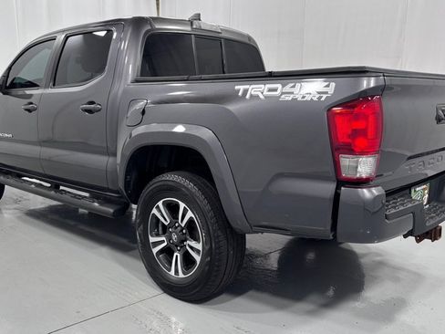 Used 2016 Toyota Tacoma TRD Sport AWD/4WD image 7