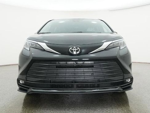 New 2026 Toyota Sienna XLE FWD image 16