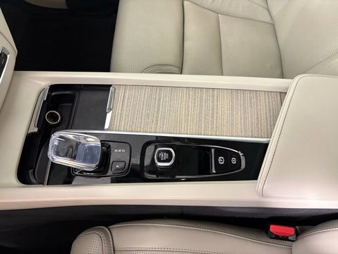 Used 2022 Volvo XC60 B6 Inscription w/ Advanced Package image 30