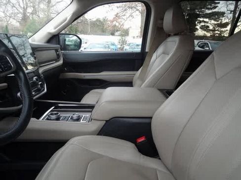 Certified 2024 Ford Expedition Limited image 9