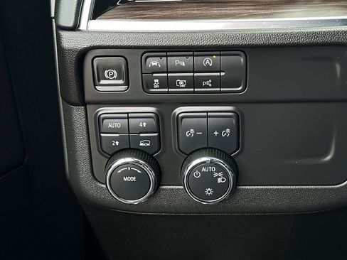 Used 2025 Chevrolet Tahoe LT image 38