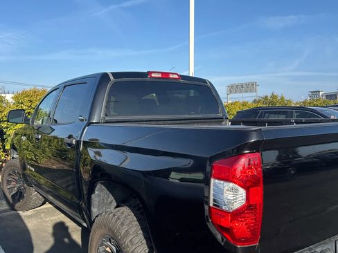 Used 2017 Toyota Tundra SR5 image 8