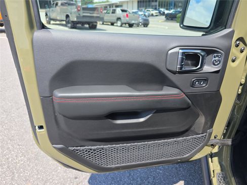 Used 2026 Jeep Wrangler Unlimited Rubicon AWD/4WD image 18