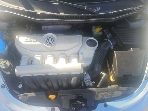 Used 2010 Volkswagen Beetle 2.5L Convertible image 32