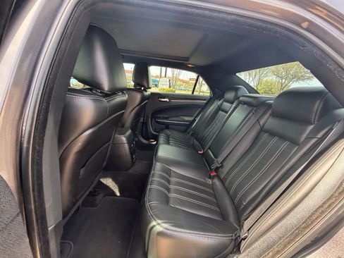 Used 2018 Chrysler 300 S AWD/4WD image 22