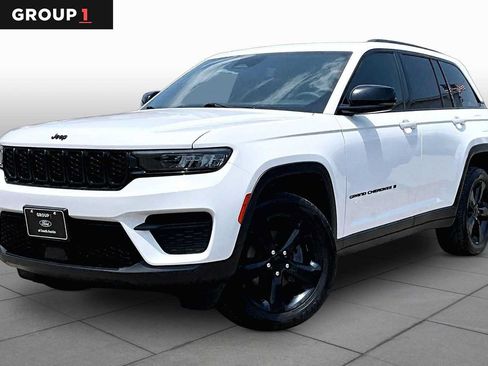 Used 2023 Jeep Grand Cherokee Altitude AWD/4WD image 1