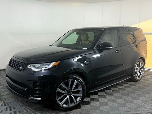 Certified 2025 Land Rover Discovery Dynamic SE AWD/4WD image 1