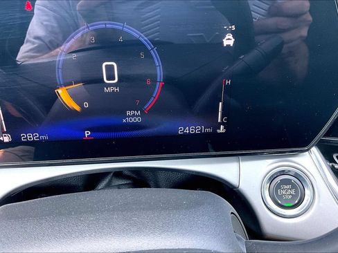 Used 2025 Chevrolet Trax LT FWD image 13