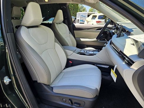 New 2026 INFINITI QX60 Luxe w/ Family Package image 15