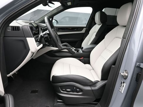 New 2026 Porsche Cayenne GTS image 5