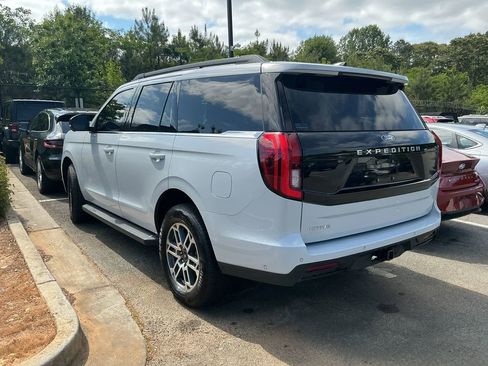Used 2025 Ford Expedition Active RWD image 2