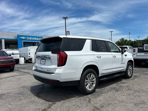 Used 2024 GMC Yukon SLT AWD/4WD image 3