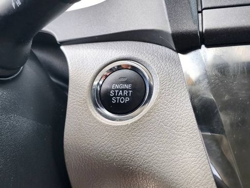 Used 2020 Toyota Sienna LE w/ LE Preferred Package FWD image 25