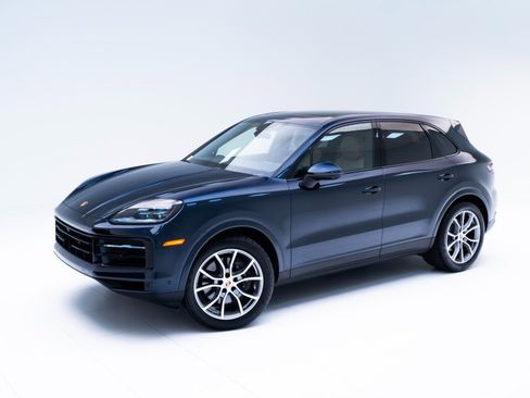 Certified 2025 Porsche Cayenne image 1