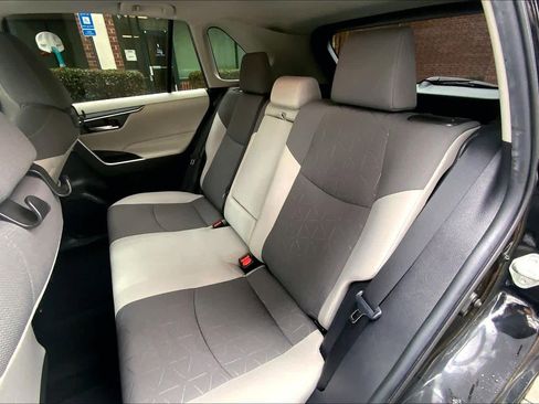 Used 2020 Toyota RAV4 XLE image 20