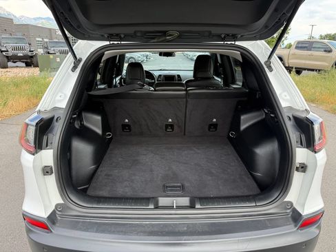 Used 2020 Jeep Cherokee Latitude Plus AWD/4WD image 14