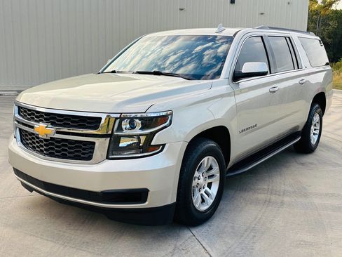 Used 2016 Chevrolet Suburban LT image 3