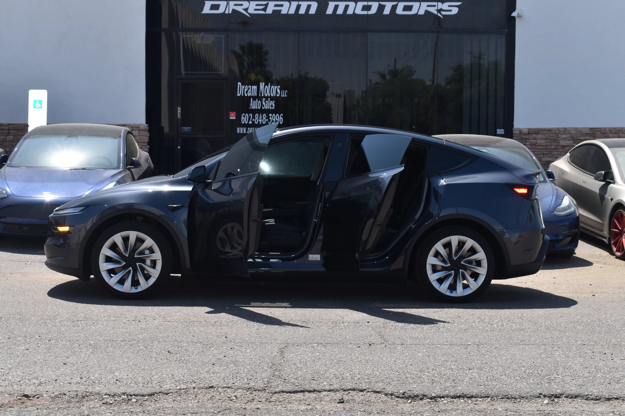 Used 2026 Tesla Model Y 2WD image 7