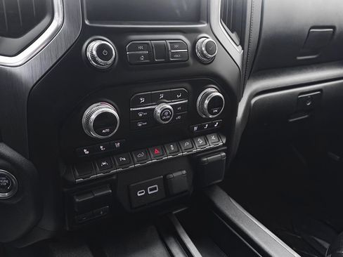 Used 2022 GMC Sierra 1500 Denali w/ Denali Premium Package image 18